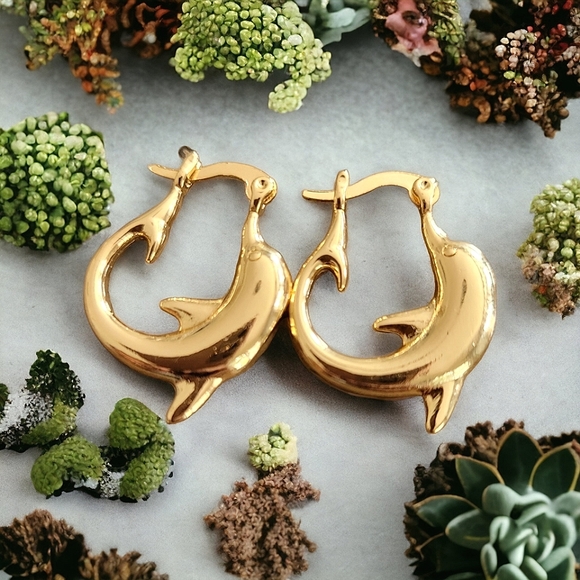 Jewelry - New! Dolphin Earrings